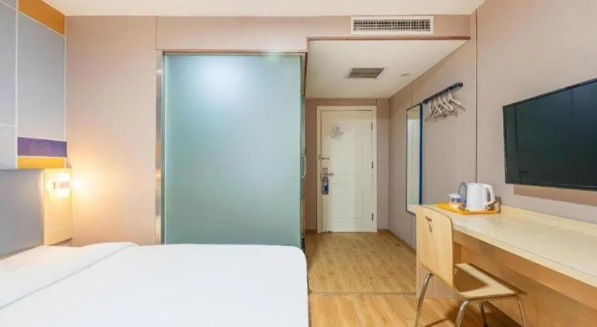 Bed in 7 Days Inn Beijing Tiananmen Square