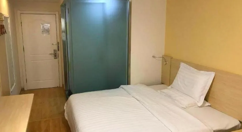 Bed in 7 Days Inn Beijing Tiananmen Square