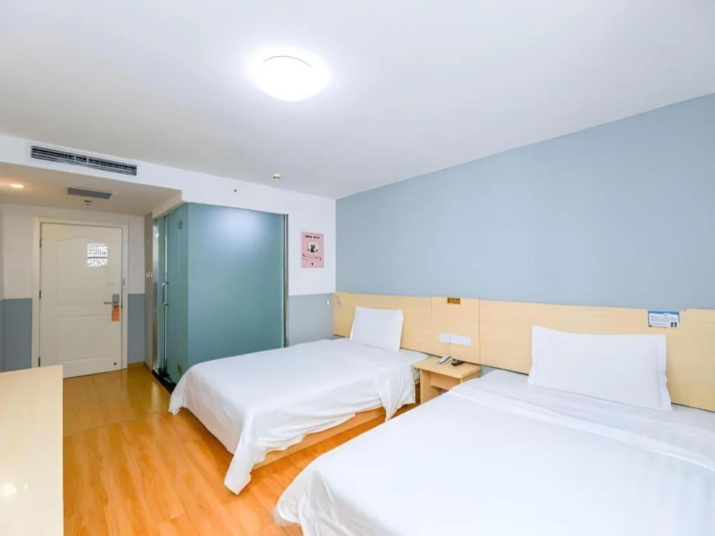 Bed in 7 Days Inn Beijing Tiananmen Square