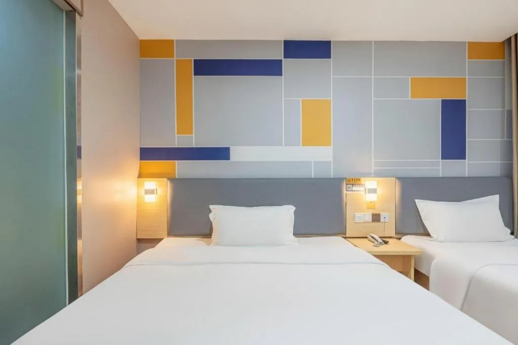 Bed in 7 Days Inn Beijing Tiananmen Square