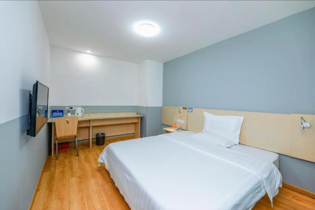 Bed in 7 Days Inn Beijing Tiananmen Square