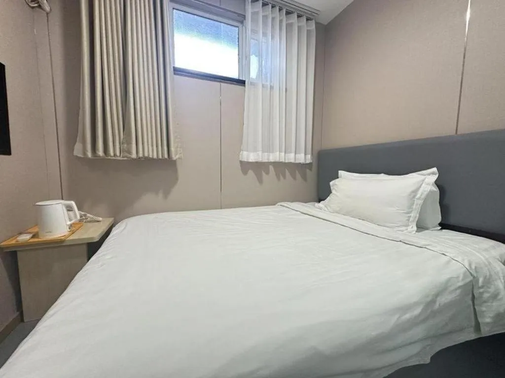 Bed in 7 Days Inn Beijing Tiananmen Square