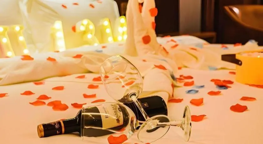 James Joyce Coffetel Xinyang Xixian Longhu Huayi