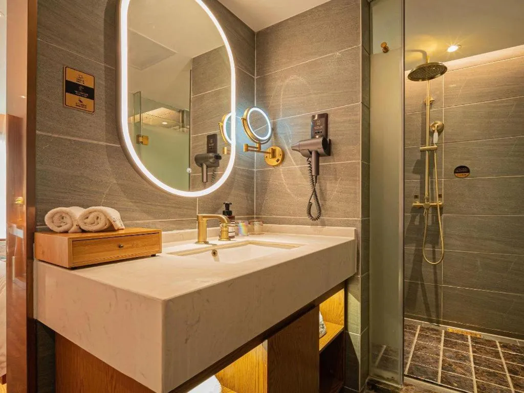 James Joyce Coffetel Xinyang Xixian Longhu Huayi