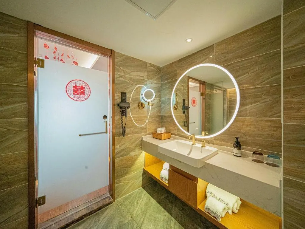 James Joyce Coffetel Xinyang Xixian Longhu Huayi