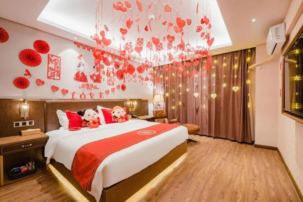 Bed in James Joyce Coffetel Xinyang Xixian Longhu Huayi