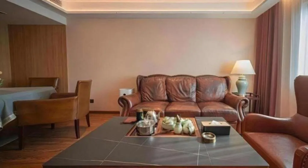 James Joyce Coffetel Xinyang Xixian Longhu Huayi