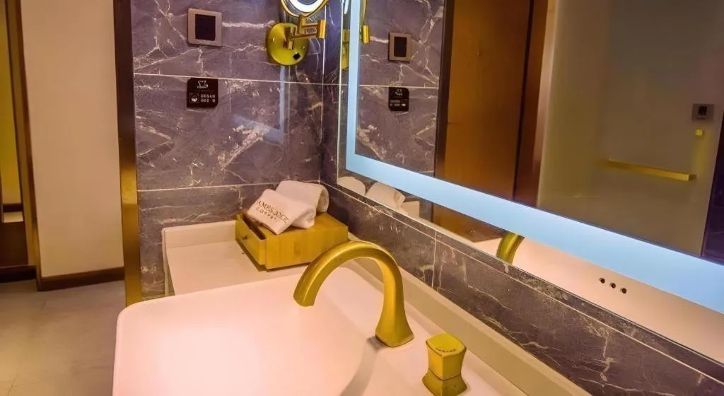 James Joyce Coffetel Xinyang Xixian Longhu Huayi