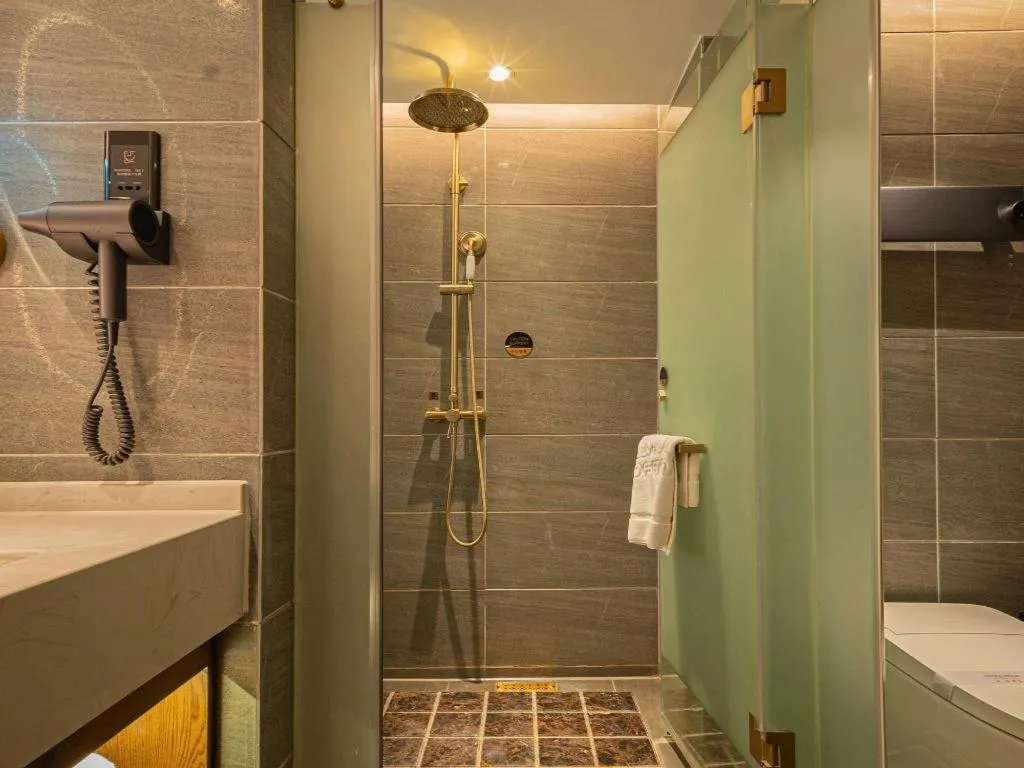 James Joyce Coffetel Xinyang Xixian Longhu Huayi