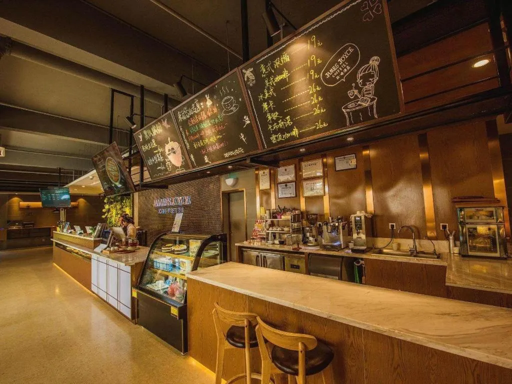 James Joyce Coffetel Xinyang Xixian Longhu Huayi