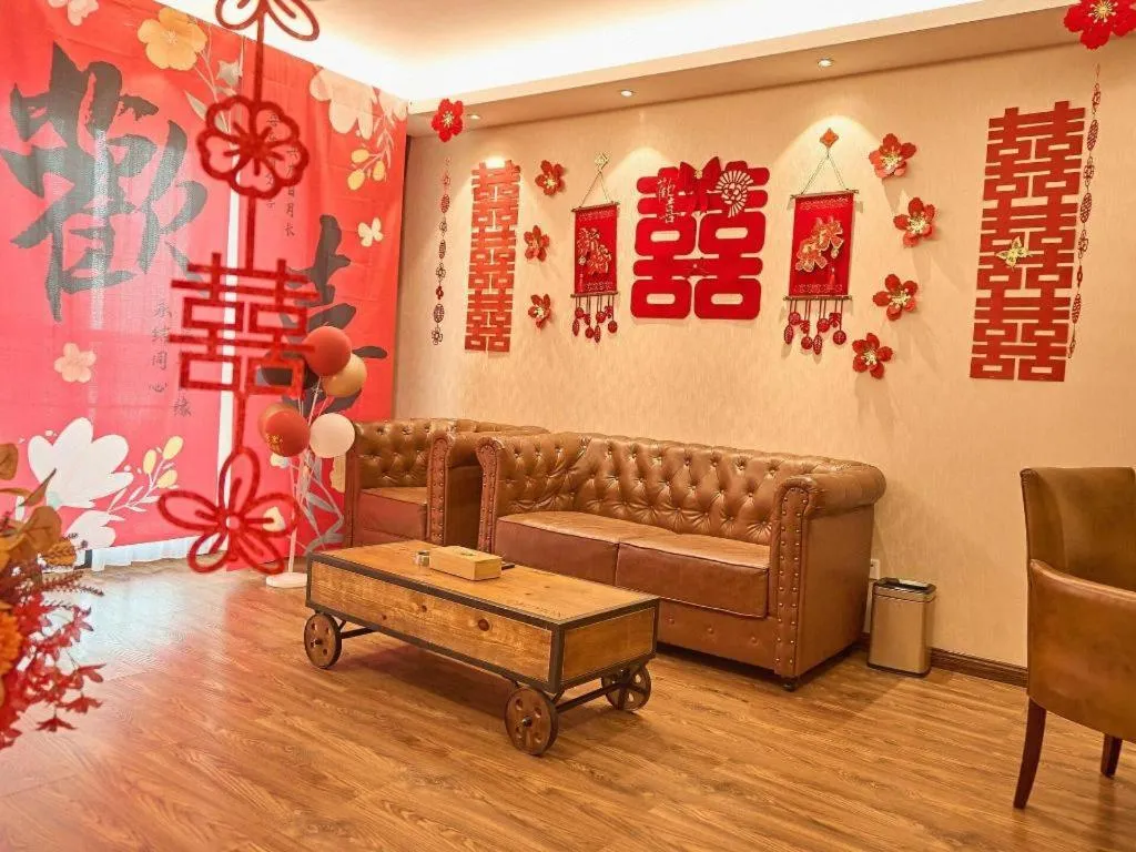 James Joyce Coffetel Xinyang Xixian Longhu Huayi