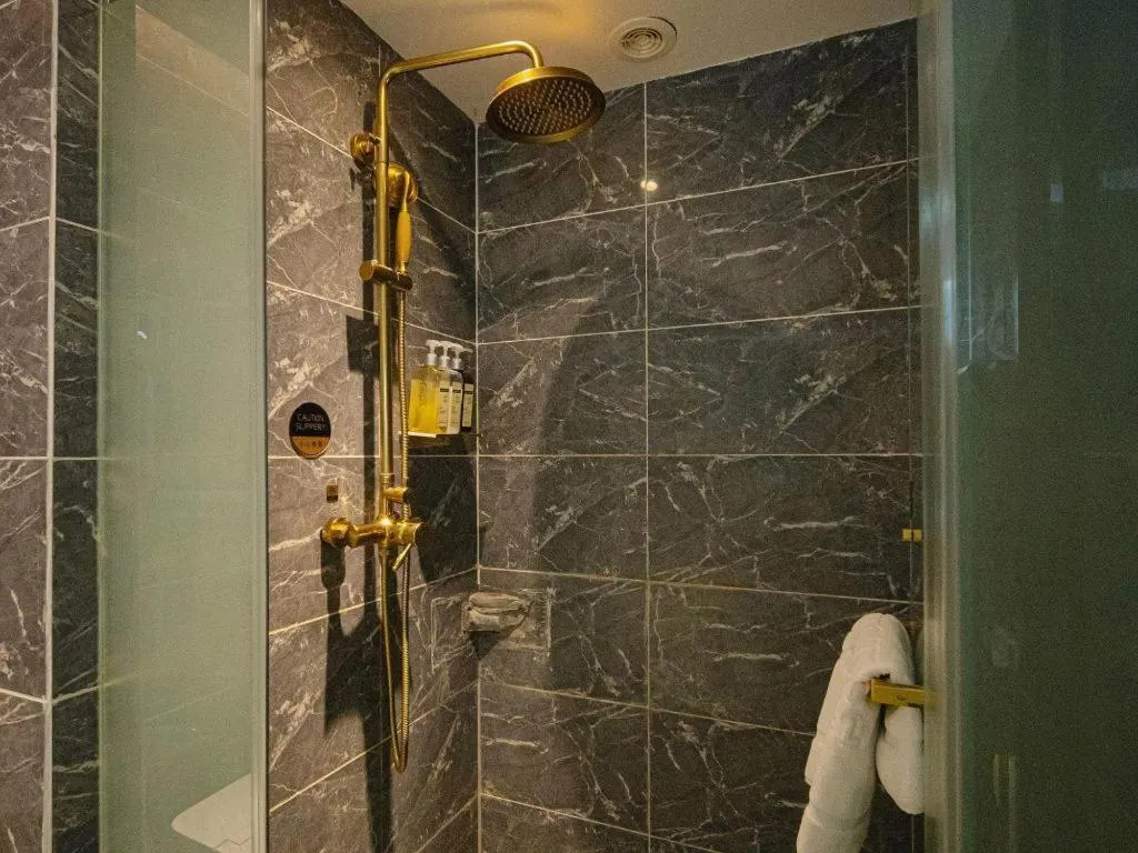 James Joyce Coffetel Xinyang Xixian Longhu Huayi