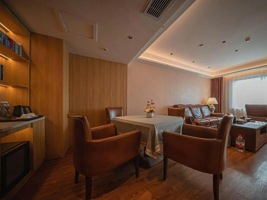 James Joyce Coffetel Xinyang Xixian Longhu Huayi