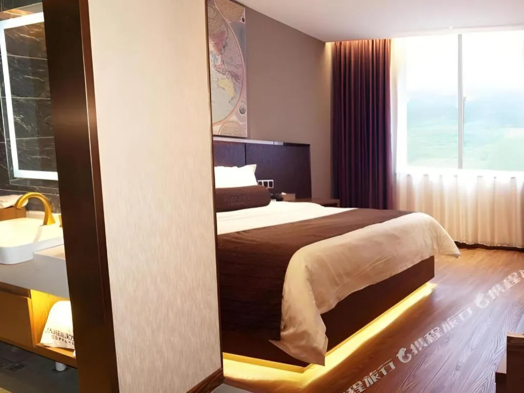 Bed in James Joyce Coffetel Xinyang Xixian Longhu Huayi