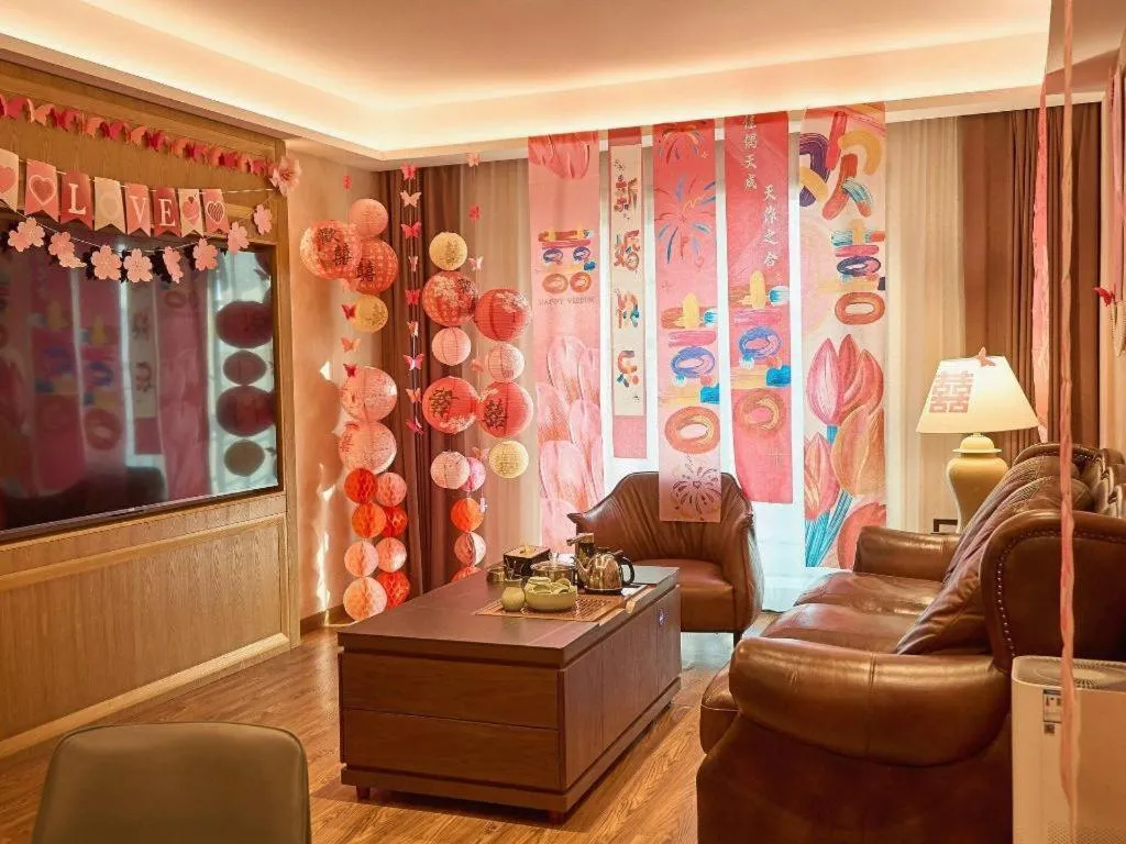 James Joyce Coffetel Xinyang Xixian Longhu Huayi