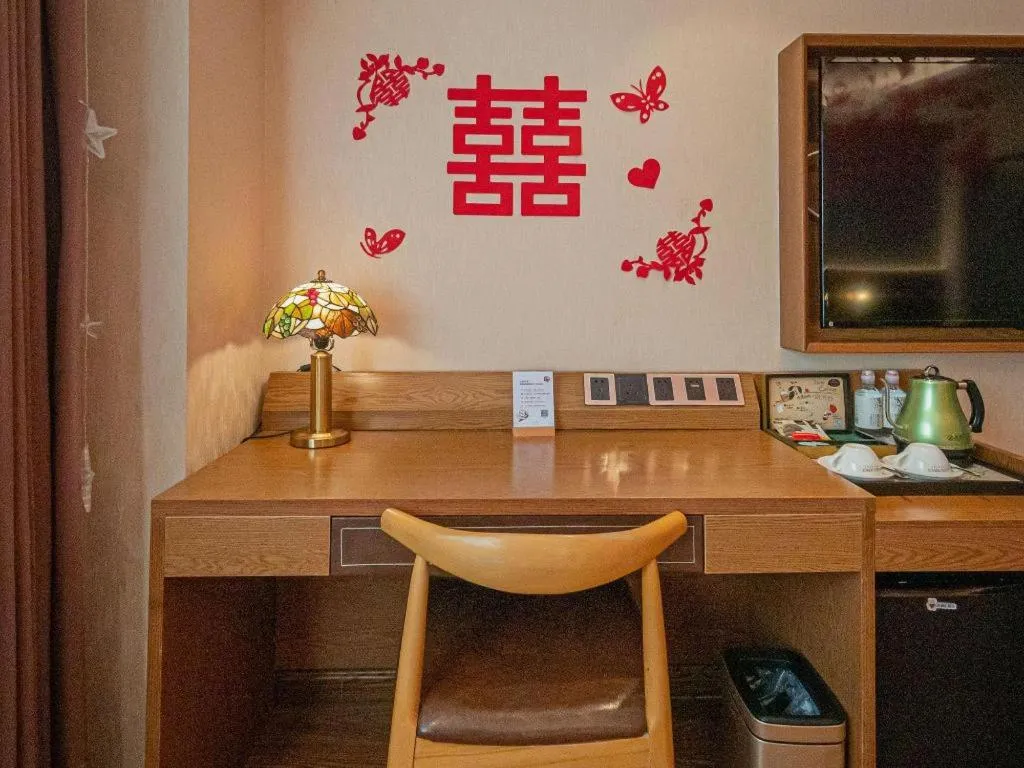 James Joyce Coffetel Xinyang Xixian Longhu Huayi