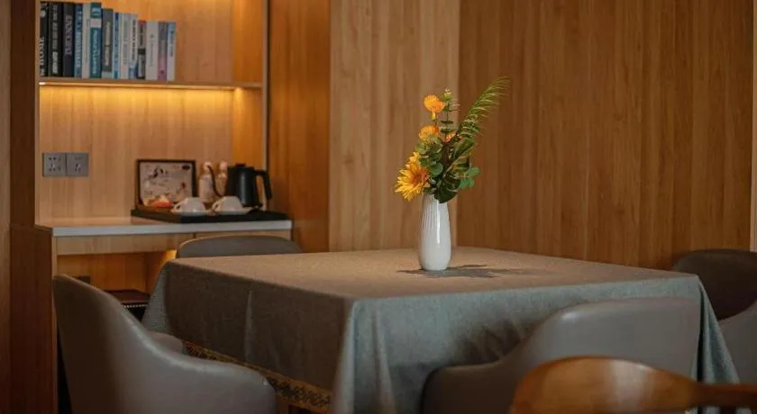 James Joyce Coffetel Xinyang Xixian Longhu Huayi