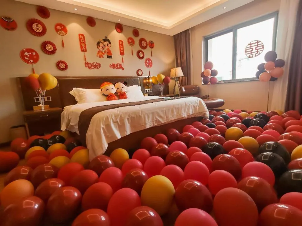 Bed in James Joyce Coffetel Xinyang Xixian Longhu Huayi