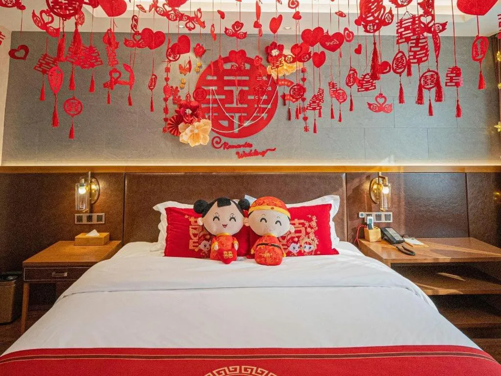 Bed in James Joyce Coffetel Xinyang Xixian Longhu Huayi