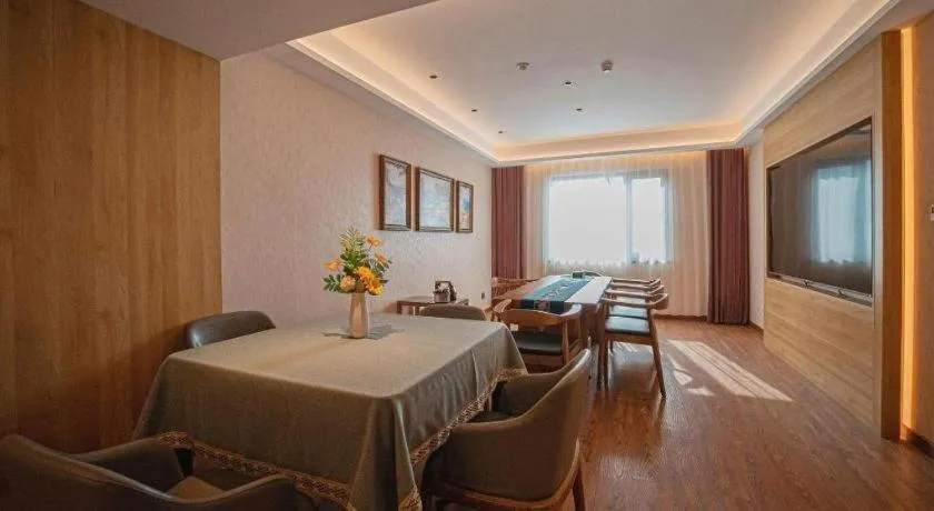 James Joyce Coffetel Xinyang Xixian Longhu Huayi