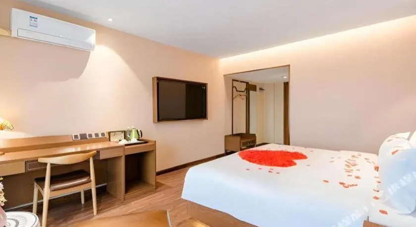 Bed in James Joyce Coffetel Xinyang Xixian Longhu Huayi