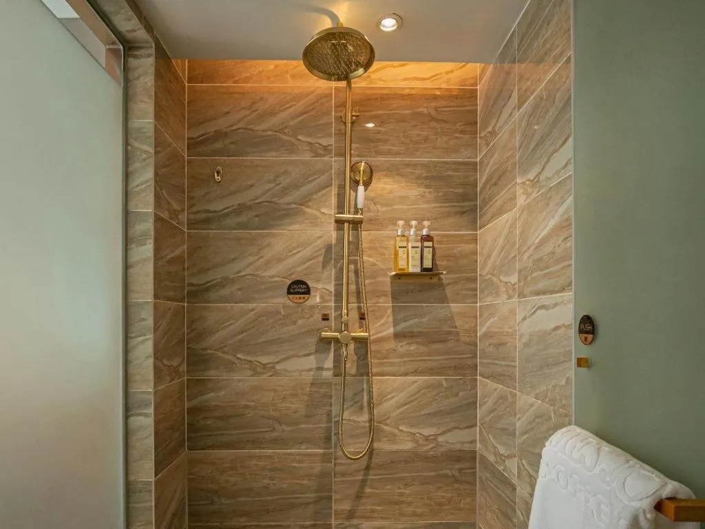 James Joyce Coffetel Xinyang Xixian Longhu Huayi