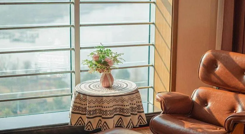 James Joyce Coffetel Xinyang Xixian Longhu Huayi