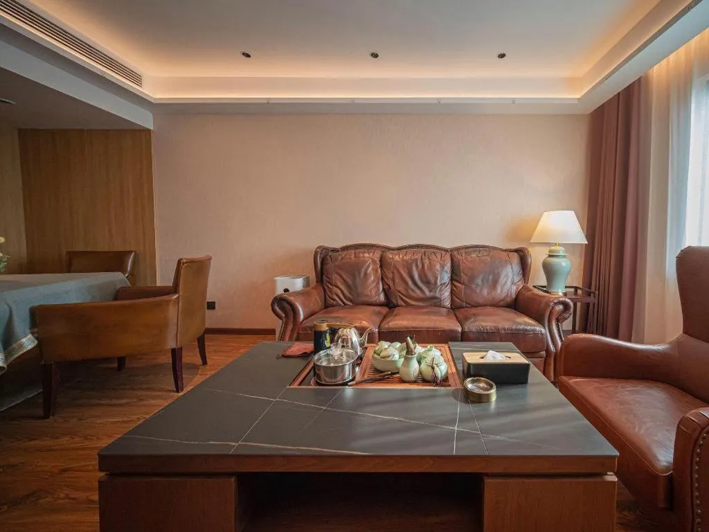 James Joyce Coffetel Xinyang Xixian Longhu Huayi