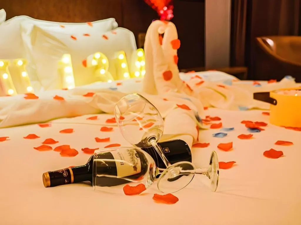 James Joyce Coffetel Xinyang Xixian Longhu Huayi