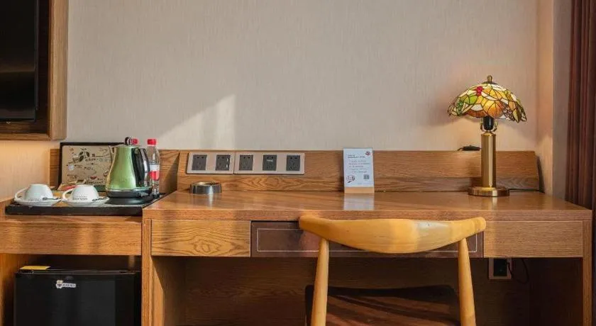 James Joyce Coffetel Xinyang Xixian Longhu Huayi