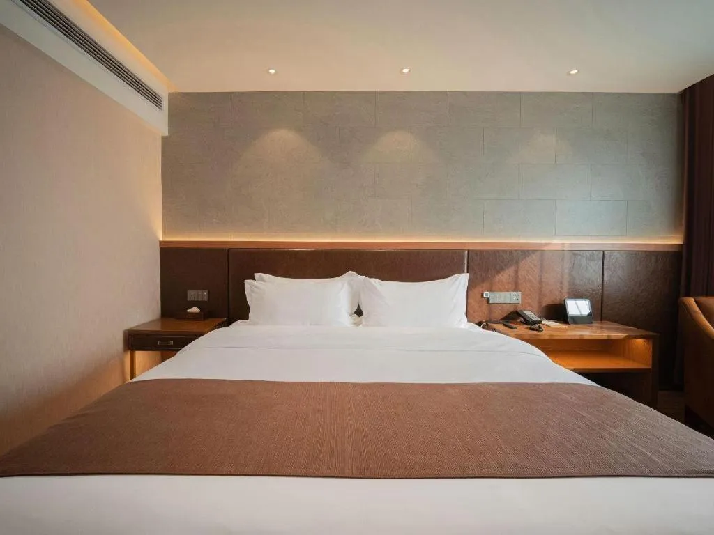 Bed in James Joyce Coffetel Xinyang Xixian Longhu Huayi