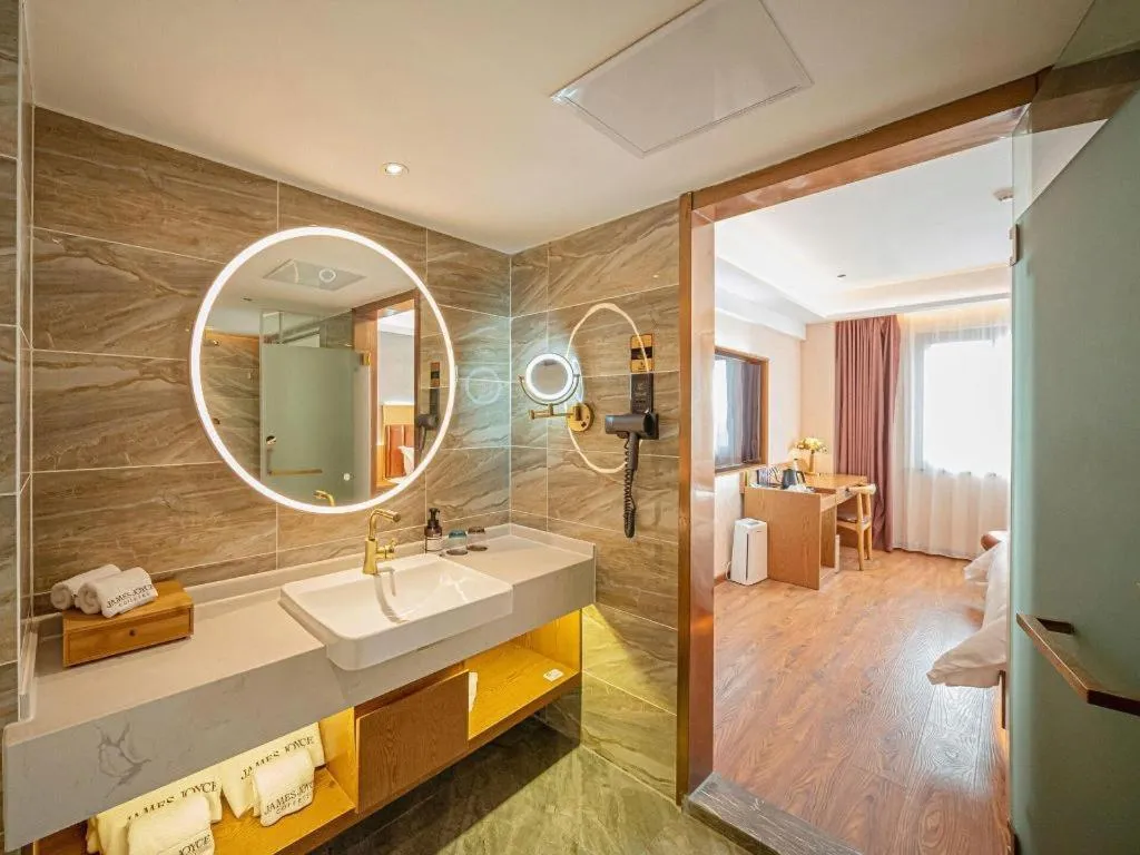 James Joyce Coffetel Xinyang Xixian Longhu Huayi