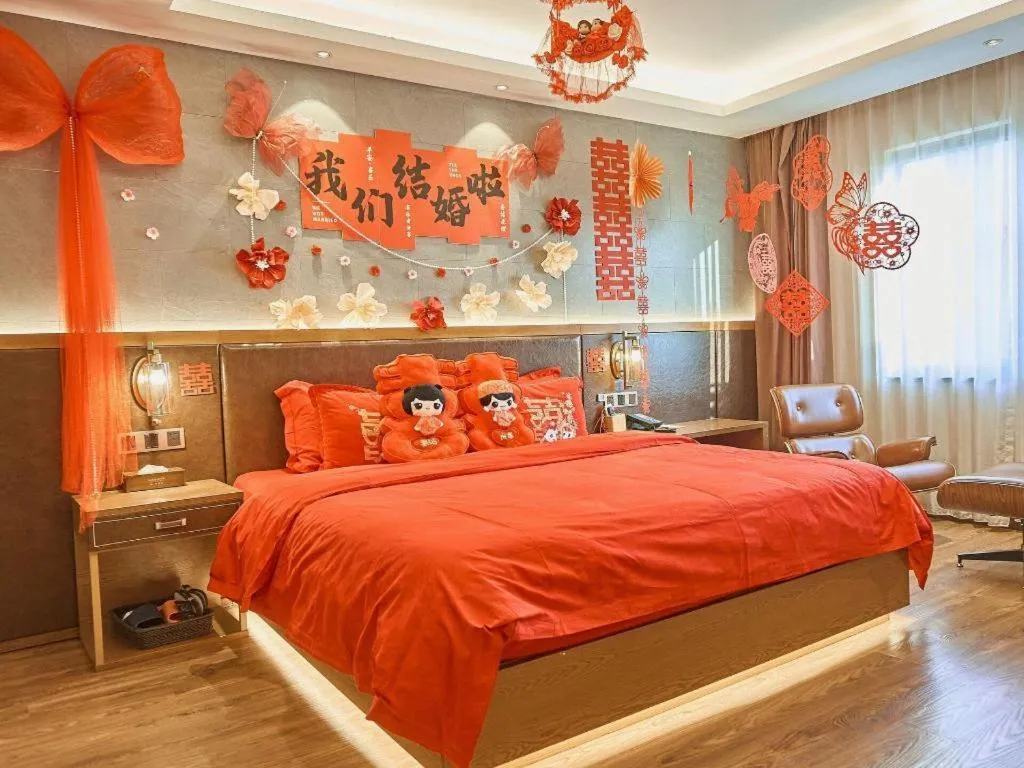 Bed in James Joyce Coffetel Xinyang Xixian Longhu Huayi