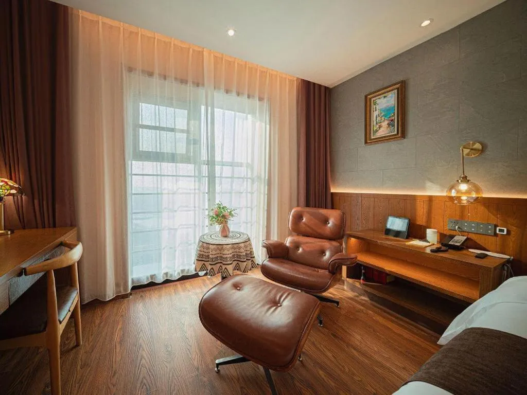 James Joyce Coffetel Xinyang Xixian Longhu Huayi