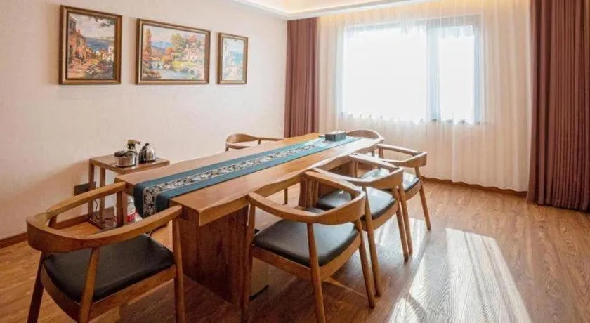 James Joyce Coffetel Xinyang Xixian Longhu Huayi