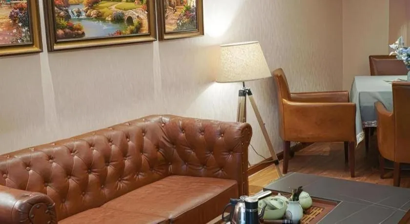 James Joyce Coffetel Xinyang Xixian Longhu Huayi