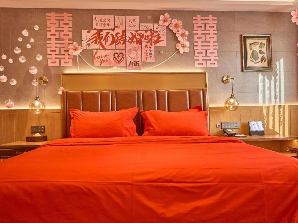 Bed in James Joyce Coffetel Xinyang Xixian Longhu Huayi