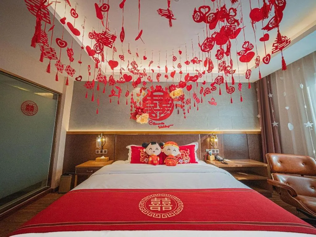 Bed in James Joyce Coffetel Xinyang Xixian Longhu Huayi