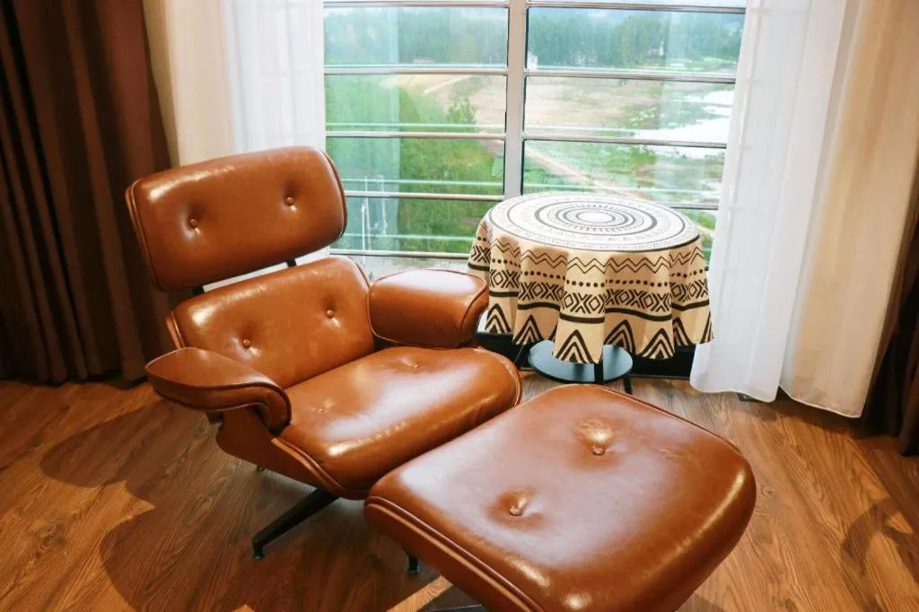 James Joyce Coffetel Xinyang Xixian Longhu Huayi