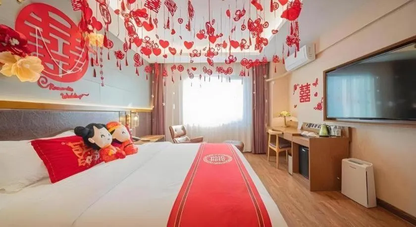 Bed in James Joyce Coffetel Xinyang Xixian Longhu Huayi