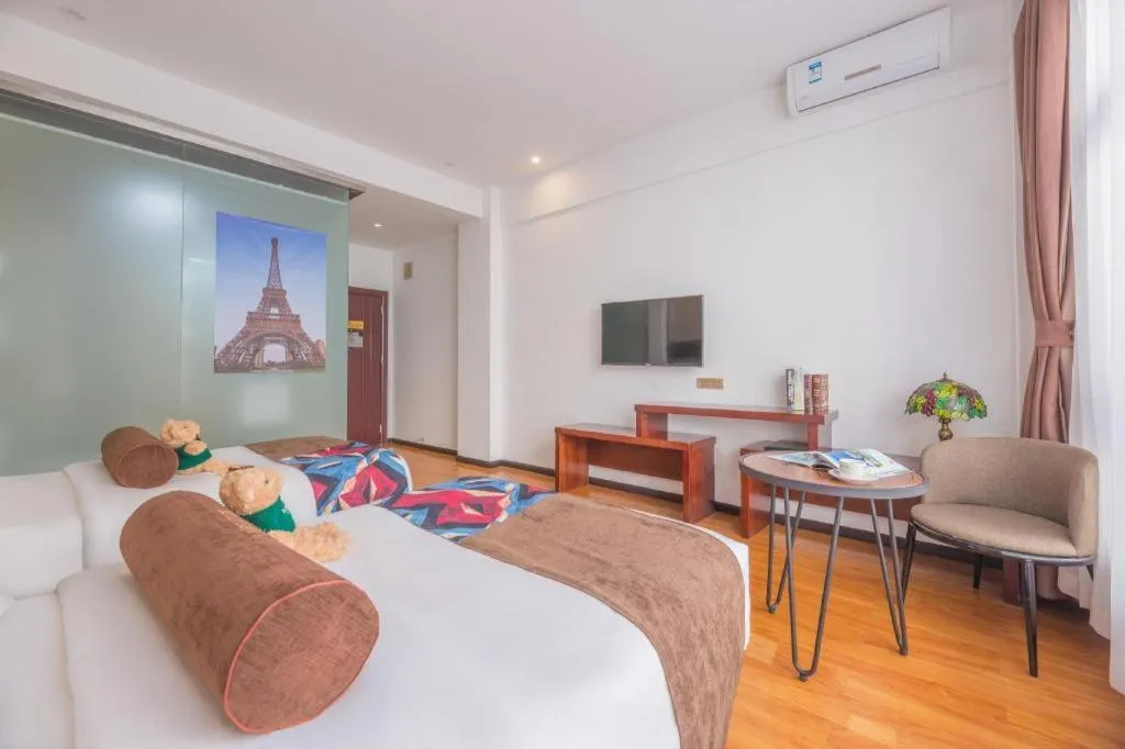 Bed in James Joyce Coffetel Dali Erhai Wetland Park