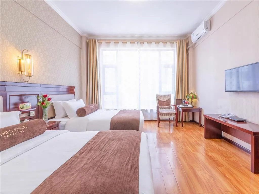 Bed in James Joyce Coffetel Dali Erhai Wetland Park