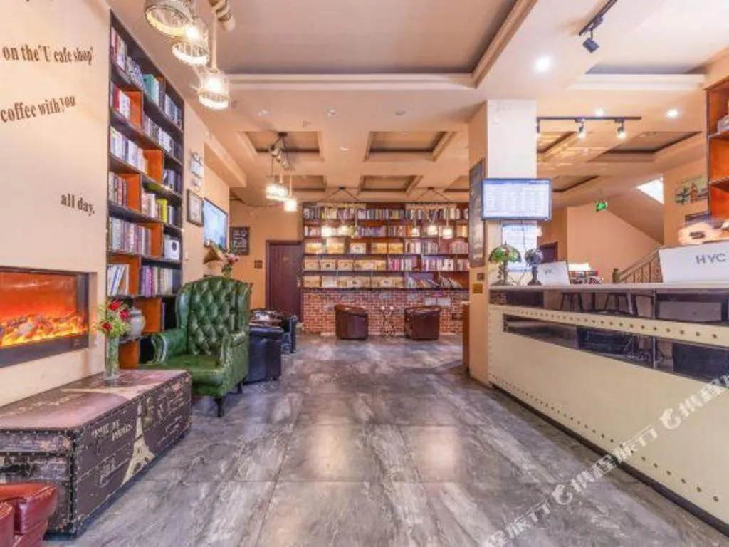 James Joyce Coffetel Dali Erhai Wetland Park