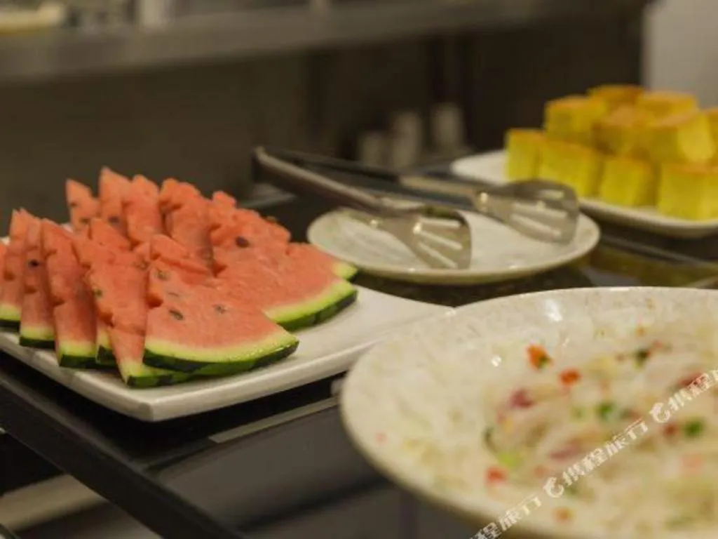 James Joyce Coffetel Dali Erhai Wetland Park