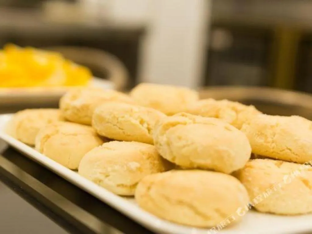 James Joyce Coffetel Dali Erhai Wetland Park