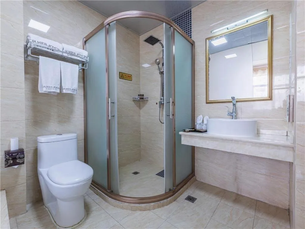 James Joyce Coffetel Dali Erhai Wetland Park