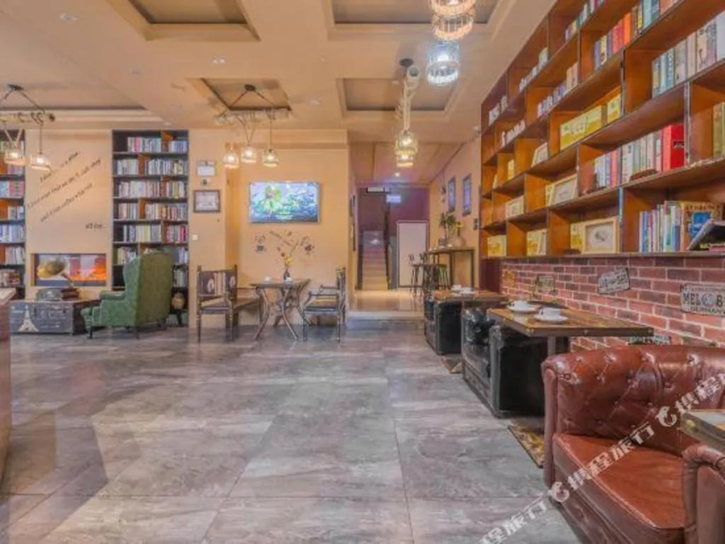 James Joyce Coffetel Dali Erhai Wetland Park