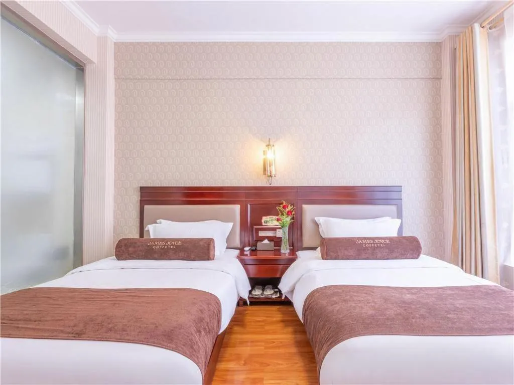 Bed in James Joyce Coffetel Dali Erhai Wetland Park