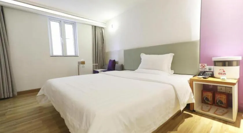 Bed in 7Days Inn Shenzhen Longgang Nanlian Metro Station Branch