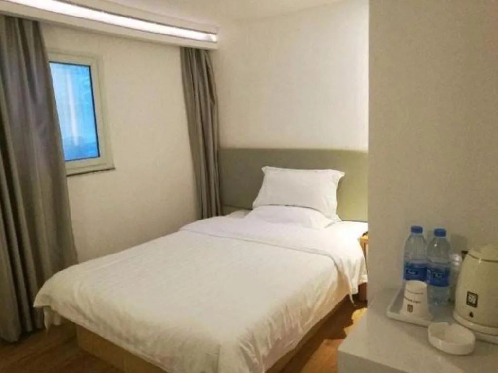 Bed in 7Days Inn Shenzhen Longgang Nanlian Metro Station Branch